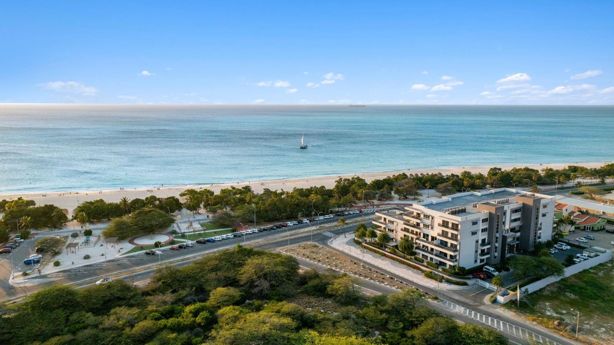 O Condominium Beachfront Residences, By Bocobay Aruba Palm Beach Exterior photo